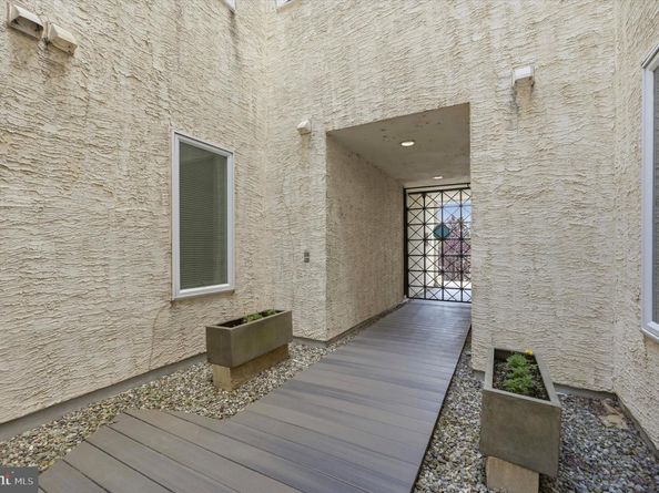 1022 Fairmount Avenue 2, Philadelphia PA 19123
