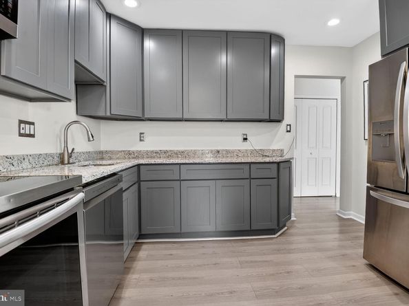 9702 Kingsbridge Drive 302, Fairfax VA 22031