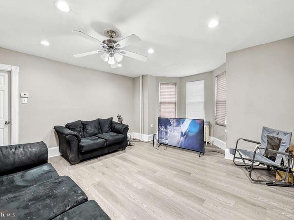 402 Poplar Street, Darby PA 19023