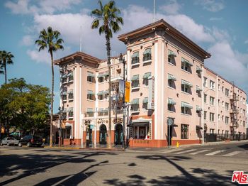 6533 Hollywood Boulevard