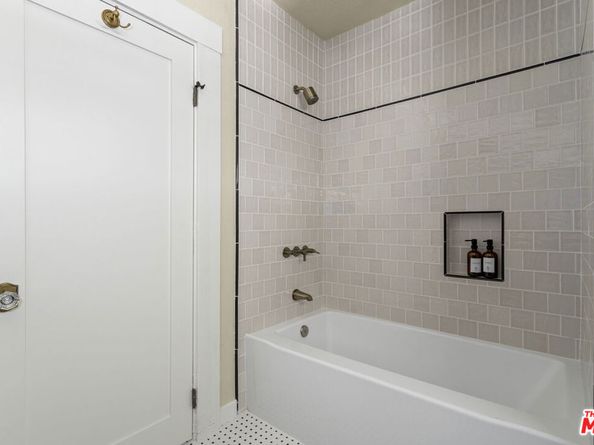 1274 3rd Avenue, Los Angeles CA 90019
