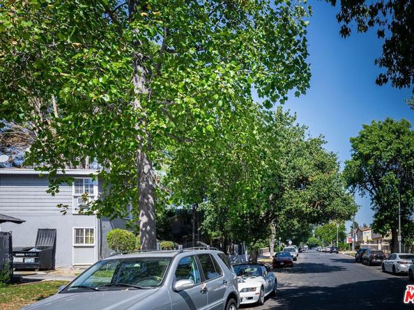 8357 Amigo Avenue, Northridge CA 91324