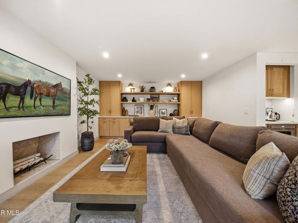 5306 Cangas Drive, Calabasas CA 91301