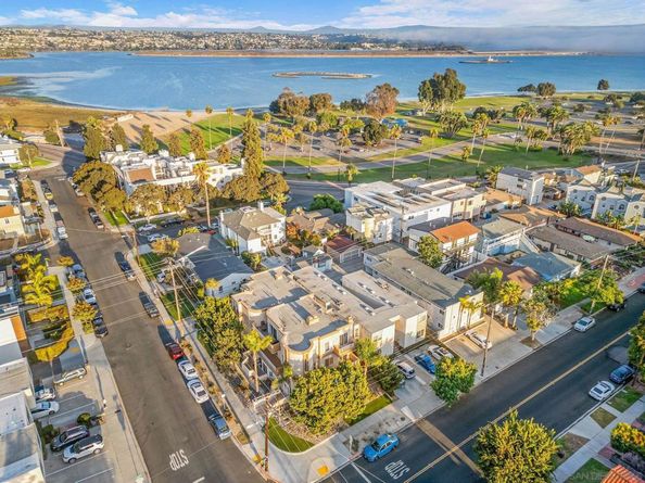 1703 La Playa Ave B, San Diego CA 92109