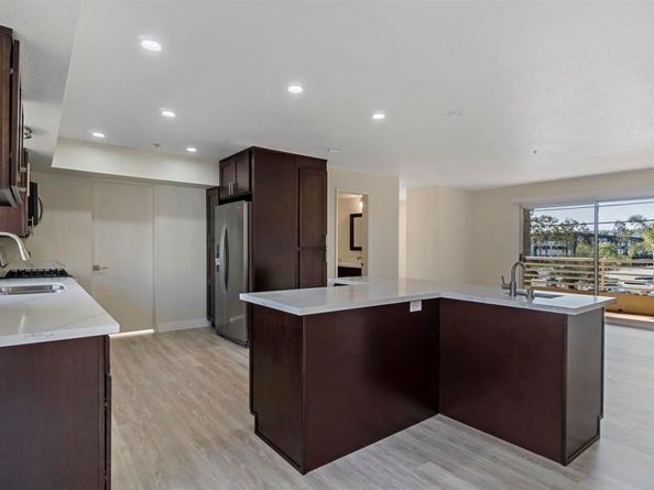 1703 La Playa Ave B, San Diego CA 92109