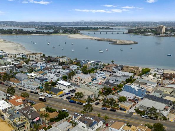 2735 Mission Blvd, San Diego CA 92109