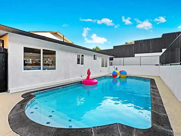 6524 Radio Dr, San Diego CA 92114