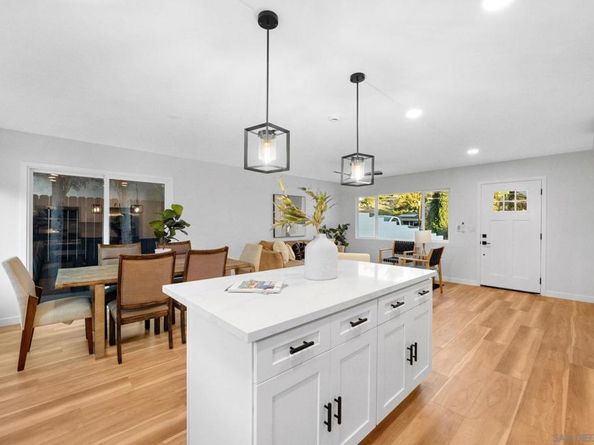 6524 Radio Dr, San Diego CA 92114