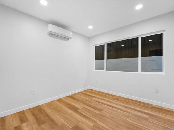 6524 Radio Dr, San Diego CA 92114
