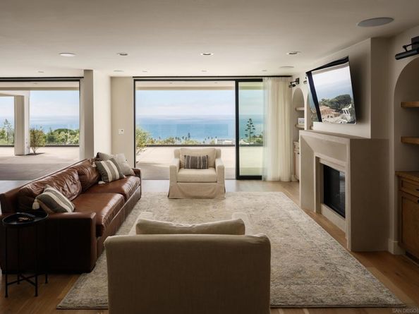 1185 Barcelona Dr, San Diego CA 92107