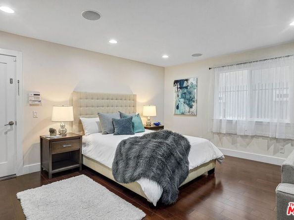 1100 N Beverly Glen Boulevard, Los Angeles CA 90077