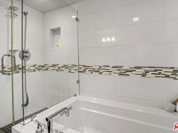 1100 N Beverly Glen Boulevard, Los Angeles CA 90077