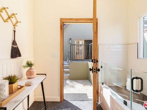 3818 Tracy Street, Los Angeles CA 90027