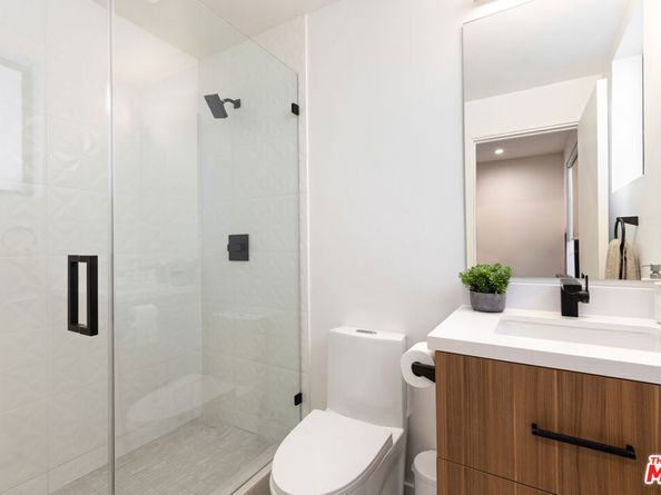 1204 N Thomas Lane, Los Angeles CA 90038