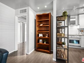 970 Palm Avenue 218, West Hollywood CA 90069