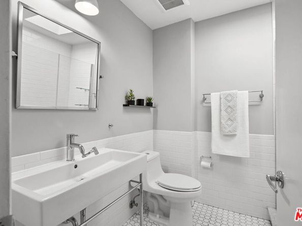 970 Palm Avenue 218, West Hollywood CA 90069