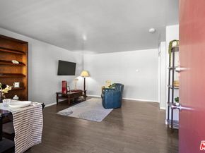 970 Palm Avenue 218, West Hollywood CA 90069