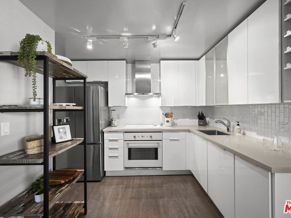 970 Palm Avenue 218, West Hollywood CA 90069