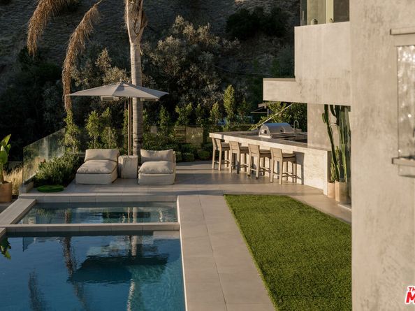 1778 Viewmont Drive, Los Angeles CA 90069