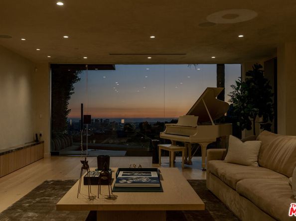 1778 Viewmont Drive, Los Angeles CA 90069