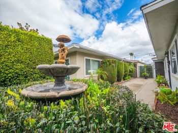 4962 S Centinela Avenue