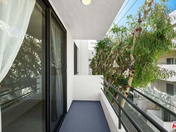 1312 S Saltair Avenue 215, Los Angeles CA 90025