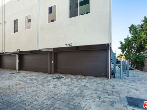 11210 Victory Boulevard, North Hollywood CA 91606