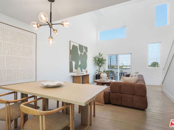 11210 Victory Boulevard, North Hollywood CA 91606