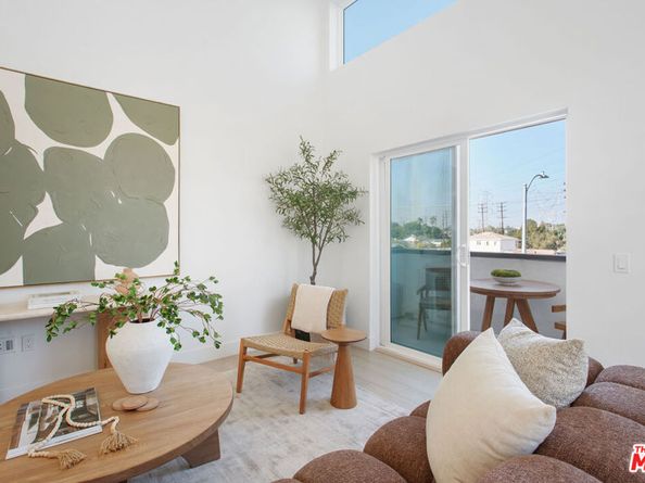 11210 Victory Boulevard, North Hollywood CA 91606