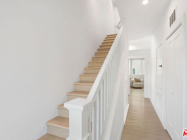 11210 Victory Boulevard, North Hollywood CA 91606