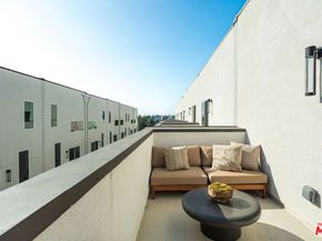 11210 Victory Boulevard, North Hollywood CA 91606