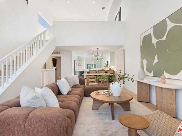 11210 Victory Boulevard, North Hollywood CA 91606