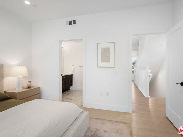 11210 Victory Boulevard, North Hollywood CA 91606