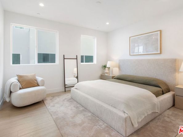 11210 Victory Boulevard, North Hollywood CA 91606