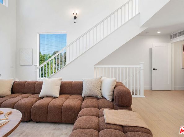 11210 Victory Boulevard, North Hollywood CA 91606