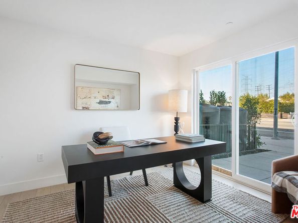 11210 Victory Boulevard, North Hollywood CA 91606