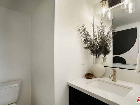 11210 Victory Boulevard, North Hollywood CA 91606