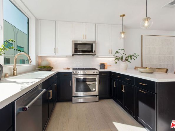 11210 Victory Boulevard, North Hollywood CA 91606