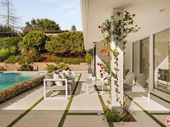 2143 N Hobart Boulevard, Los Angeles CA 90027