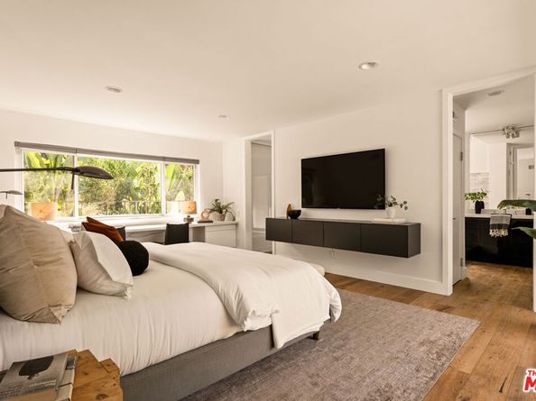 2143 N Hobart Boulevard, Los Angeles CA 90027