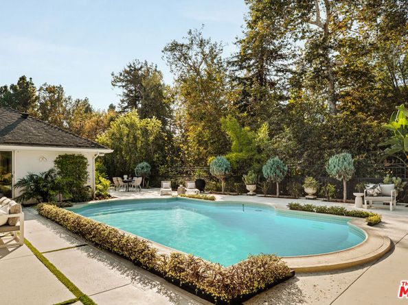 2143 N Hobart Boulevard, Los Angeles CA 90027