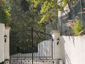 10509 Vestone Way, Los Angeles CA 90077