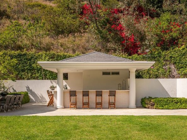 10509 Vestone Way, Los Angeles CA 90077