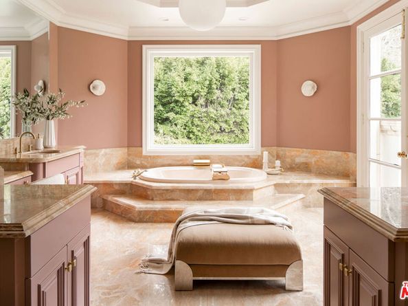 10509 Vestone Way, Los Angeles CA 90077