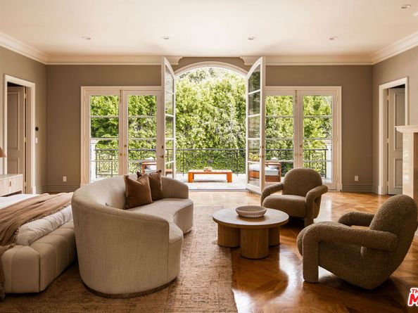 10509 Vestone Way, Los Angeles CA 90077