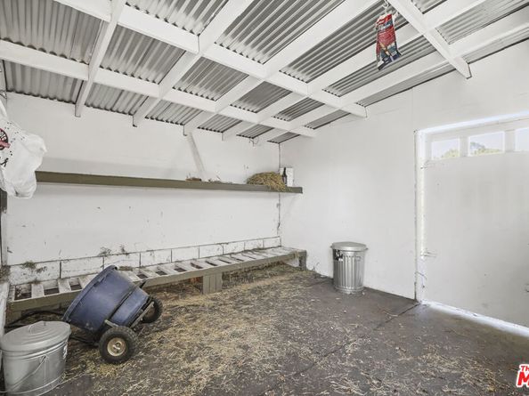 6052 Merritt Drive, Malibu CA 90265