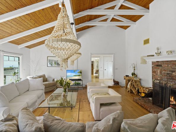 6052 Merritt Drive, Malibu CA 90265