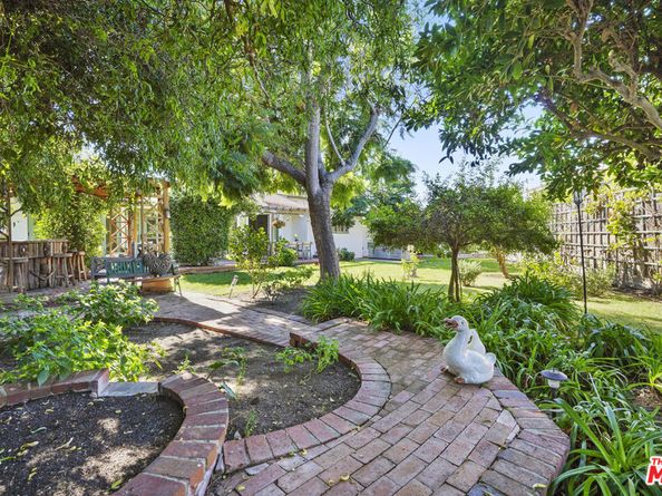 6052 Merritt Drive, Malibu CA 90265