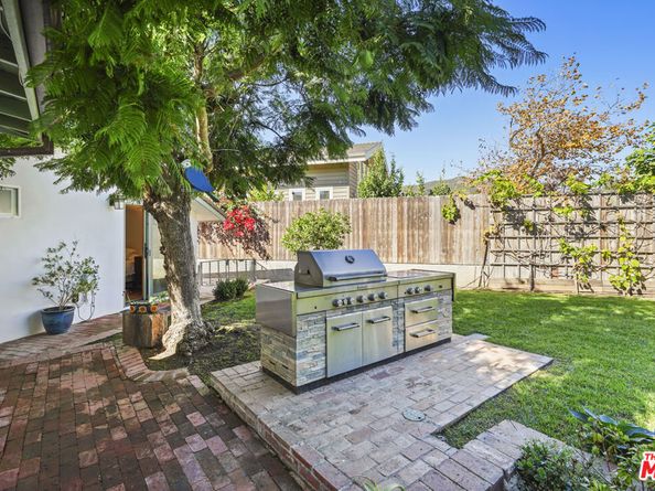 6052 Merritt Drive, Malibu CA 90265