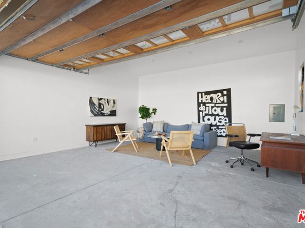 5252 Range View Avenue, Los Angeles CA 90042